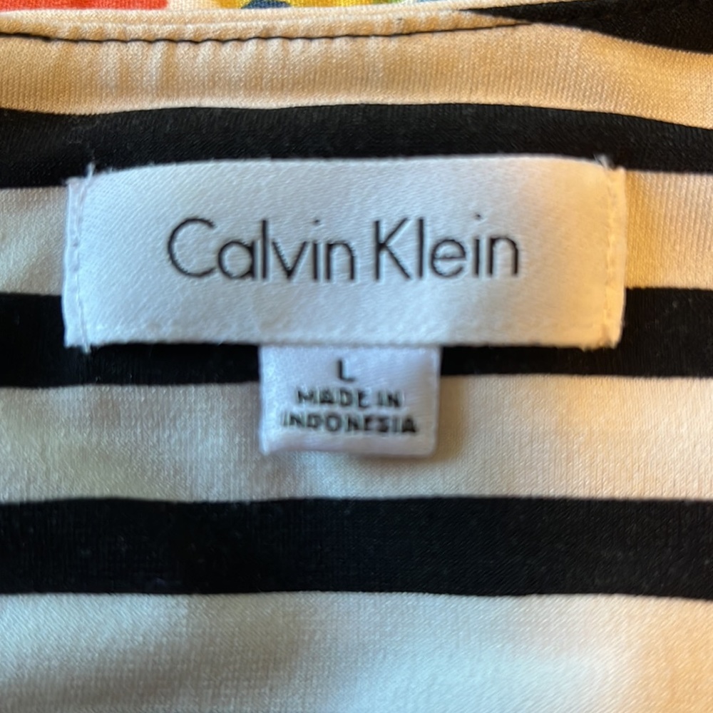 ⭐️Calvin Klein Top - Picture 3 of 3